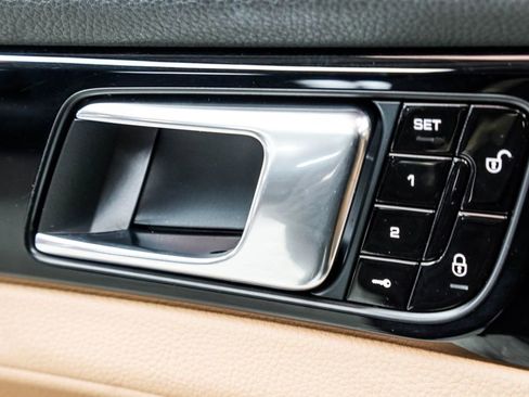 Used 2017 Porsche Panamera image 44