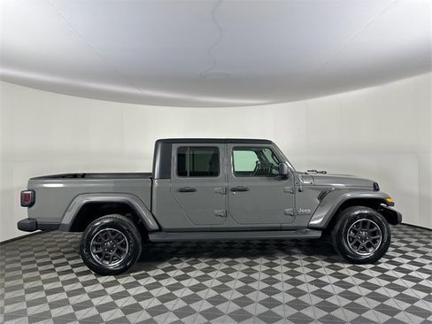 Certified 2020 Jeep Gladiator Overland w/ Cold Weather Group image 10