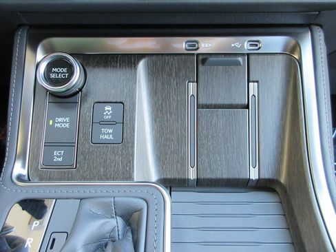 Used 2025 Lexus GX 550 w/ Accessory Package (2T) AWD/4WD image 49