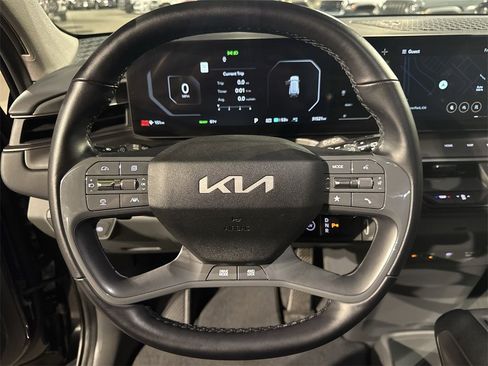 Used 2024 Kia EV9 Wind image 11