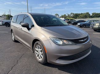 Used 2017 Chrysler Pacifica Touring FWD video 1