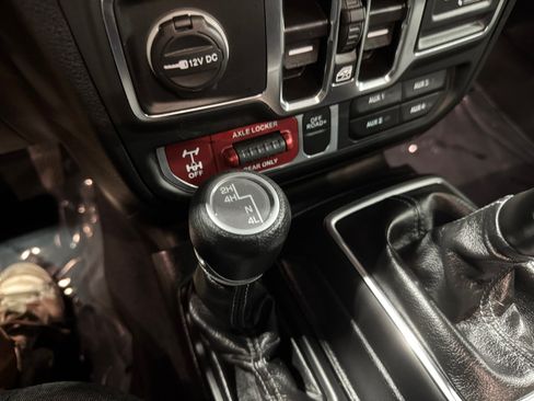 Used 2025 Jeep Wrangler Unlimited Sport AWD/4WD image 25