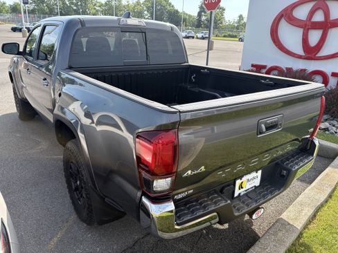Certified 2022 Toyota Tacoma SR5 AWD/4WD image 6