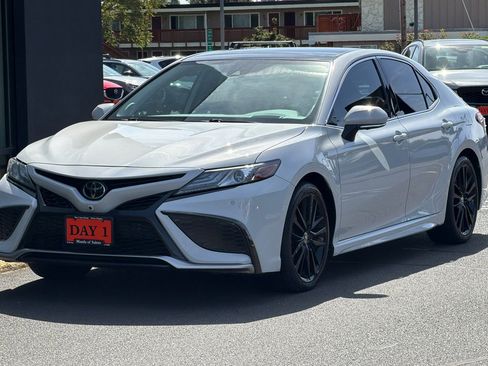 Used 2022 Toyota Camry XSE w/ Navigation Package FWD image 10
