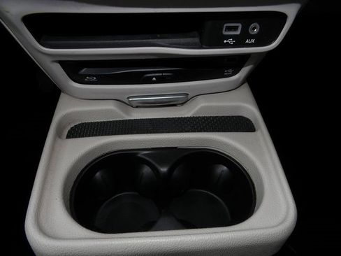 Used 2018 Chrysler Pacifica Limited w/ Tire & Wheel Group image 38