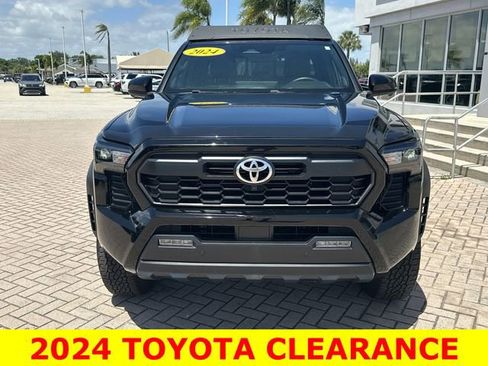 Used 2024 Toyota Tacoma TRD Off-Road w/ TRD Off Road Premium Package AWD/4WD image 4