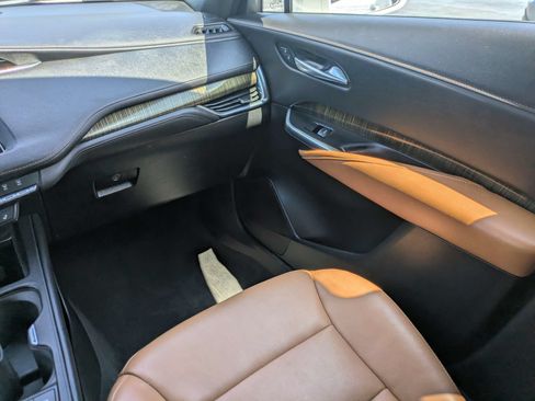 Certified 2019 Cadillac XT4 Sport FWD image 11