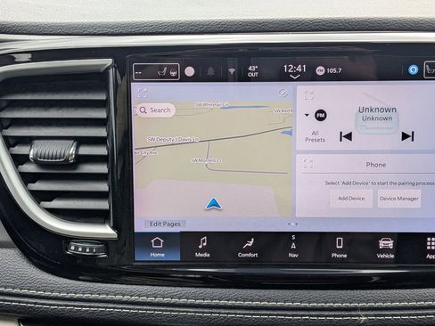 Used 2024 Chrysler Pacifica Select image 31