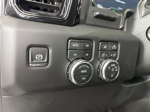 Used 2025 GMC Sierra 1500 AT4 w/ AT4 Premium Package image 9