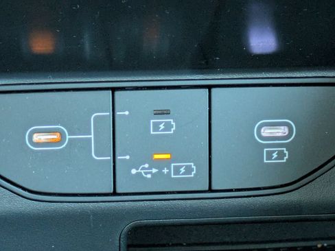 Certified 2025 Kia Sorento LX FWD image 21
