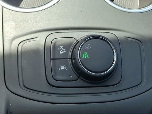 Used 2022 GMC Terrain SLE FWD image 26