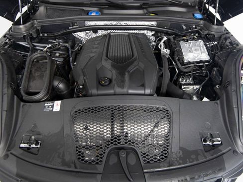 Certified 2025 Porsche Macan image 41