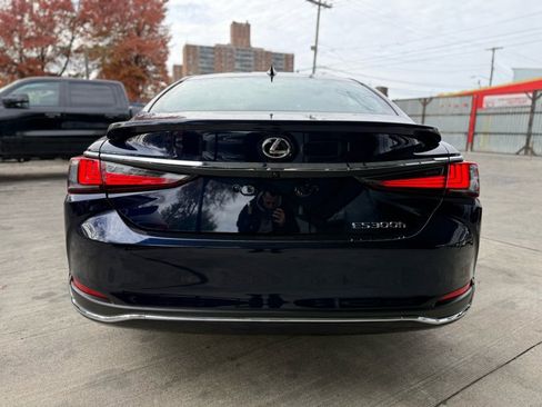Used 2025 Lexus ES 300h w/ Premium Package image 5