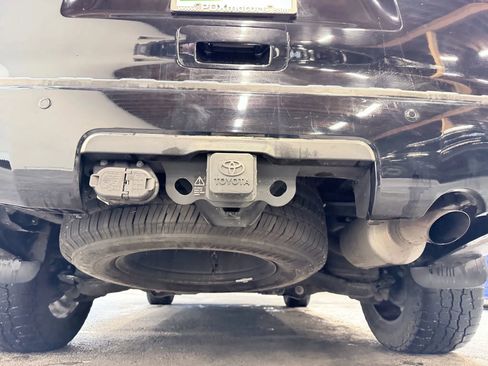 Used 2018 Toyota Sequoia Platinum image 10