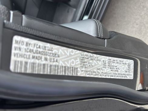 Used 2025 Jeep Grand Cherokee Laredo X w/ Luxury Tech Group I image 44