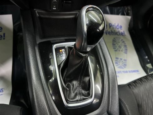 Used 2017 Nissan Rogue SV image 24