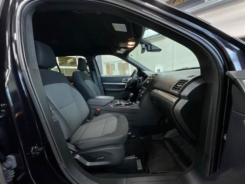 Used 2019 Ford Explorer XLT w/ Equipment Group 201A AWD/4WD image 28