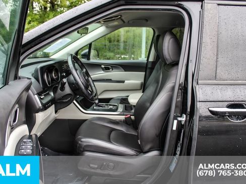 Used 2022 Kia Carnival LX FWD image 17