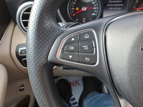 Used 2018 Mercedes-Benz GLC 300 4MATIC w/ Premium Package image 19