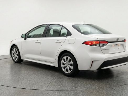 Used 2025 Toyota Corolla LE FWD image 6