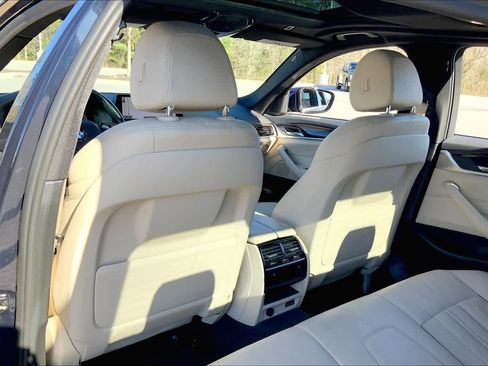 Used 2020 BMW 530i xDrive 530i xDrive w/ Premium Package image 22