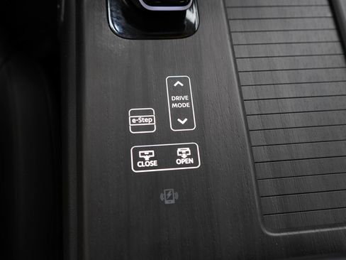 Used 2023 Nissan Ariya AWD image 26