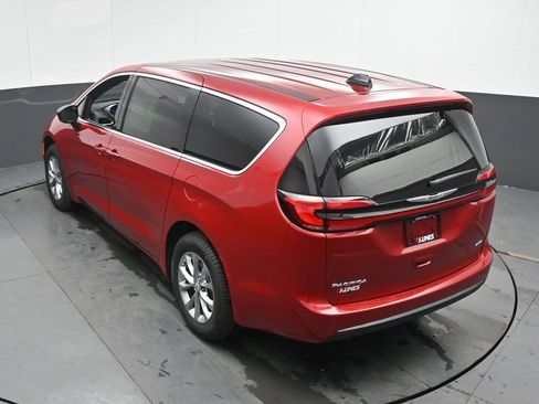 New 2026 Chrysler Pacifica Select AWD/4WD image 36