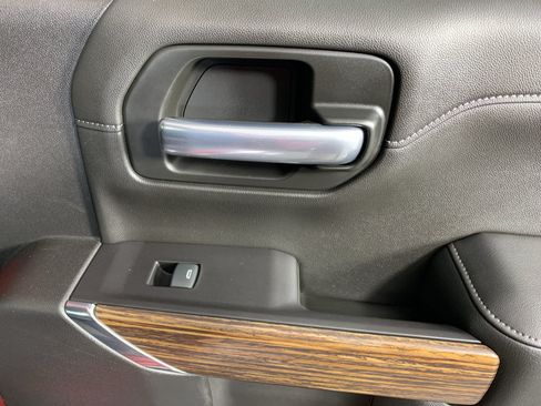 Used 2019 Chevrolet Silverado 1500 High Country w/ Technology Package AWD/4WD image 34