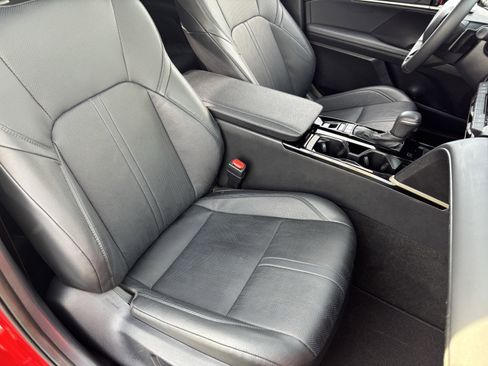 Used 2025 Toyota Camry XSE image 9