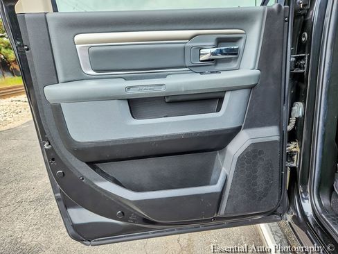 Used 2019 RAM 1500 Classic SLT w/ Luxury Group AWD/4WD image 16
