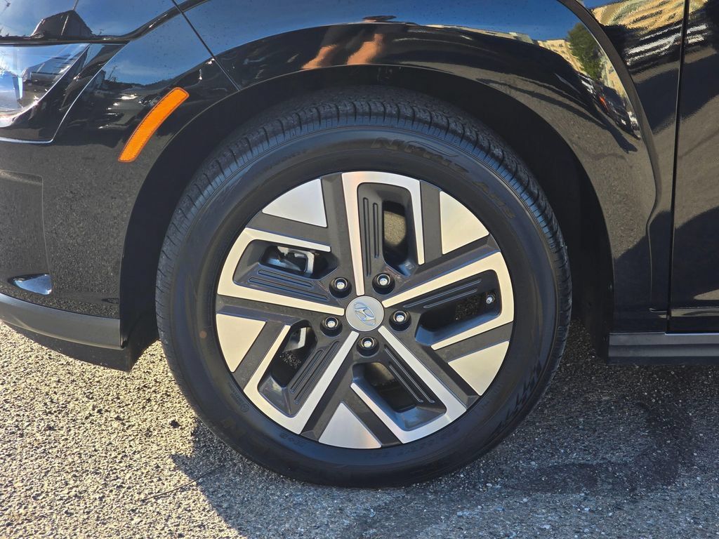 Used 2023 Hyundai Kona SE FWD image 8