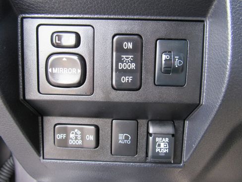 Used 2019 Toyota Tundra Limited w/ Limited Premium Package image 11