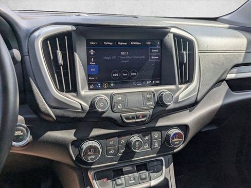 Used 2024 GMC Terrain SLT FWD image 10