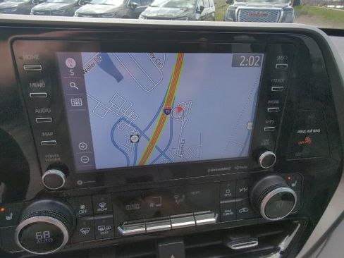 Used 2021 Toyota Highlander XLE image 35