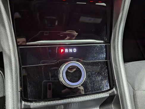 Used 2024 Jeep Grand Cherokee Laredo X image 19