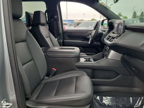 Used 2024 Chevrolet Suburban Z71 w/ Luxury Package AWD/4WD image 27