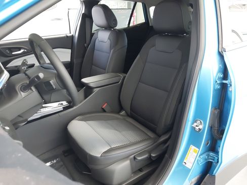 Used 2025 Chevrolet Trax LT w/ Driver Confidence Package FWD image 23