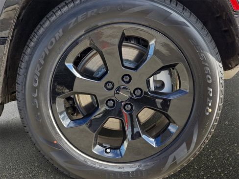 New 2026 Land Rover Defender 110 X-Dynamic SE image 34