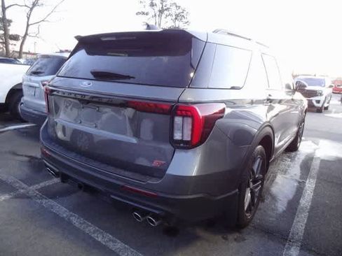 Used 2025 Ford Explorer ST image 6