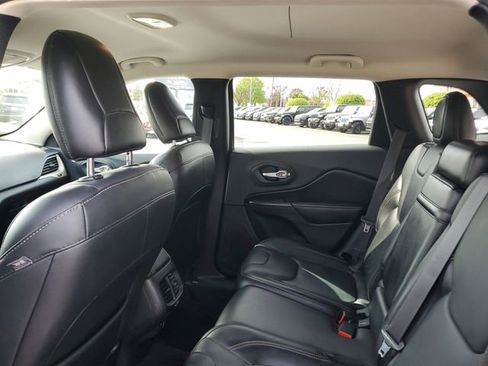 Used 2016 Jeep Cherokee Latitude w/ North All-Season Group AWD/4WD image 10