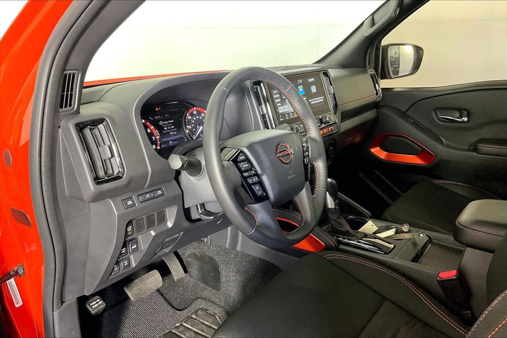Used 2025 Nissan Frontier PRO-4X AWD/4WD image 15