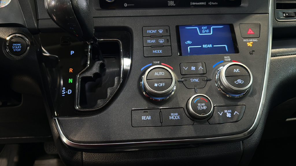 Used 2019 Toyota Sienna SE AWD/4WD image 32