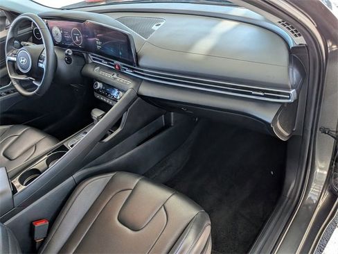 Used 2025 Hyundai Elantra Limited image 34