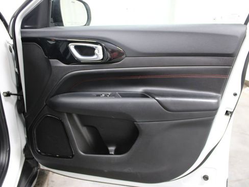 Used 2025 Jeep Compass Trailhawk image 33