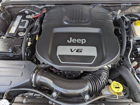 Used 2016 Jeep Wrangler Unlimited Rubicon w/ Connectivity Group AWD/4WD image 21