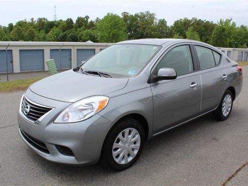 Used 2012 Nissan Versa SV w/ Convenience Pkg FWD image 3