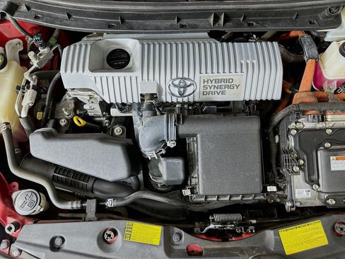 Used 2013 Toyota Prius Four w/ Deluxe Solar Roof Pkg FWD image 32