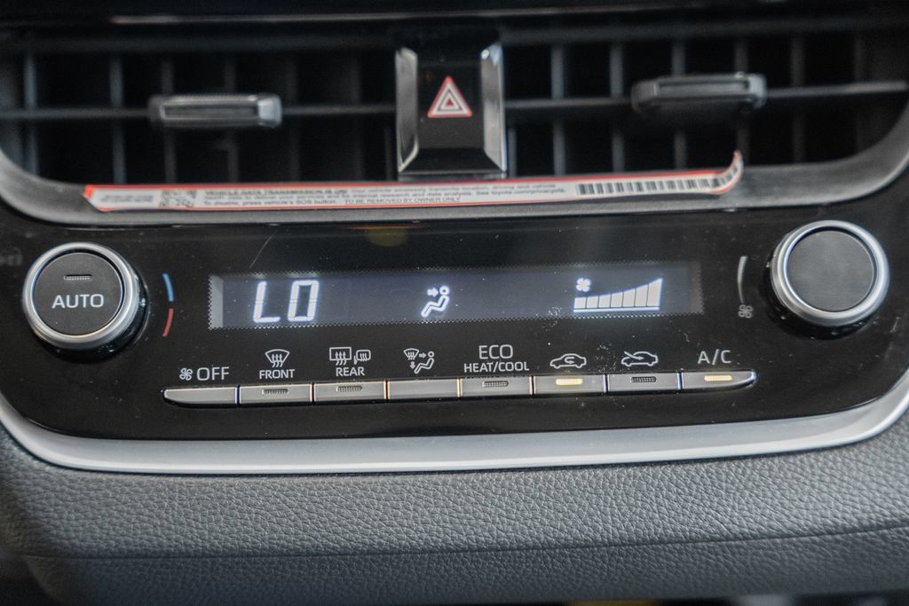Used 2025 Toyota Corolla LE w/ LE Premium Package FWD image 18