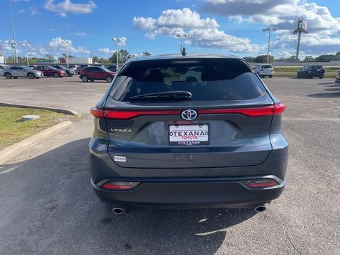 Used 2024 Toyota Venza LE image 6
