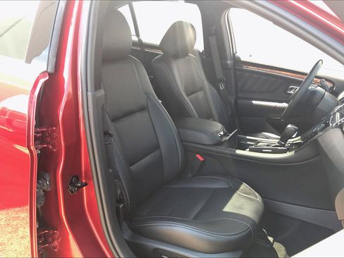 Used 2018 Ford Taurus Limited AWD/4WD image 8